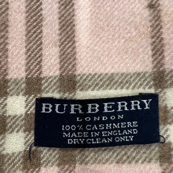 Burberry double sided baby pink fringe scarf - Picture 2 of 4
